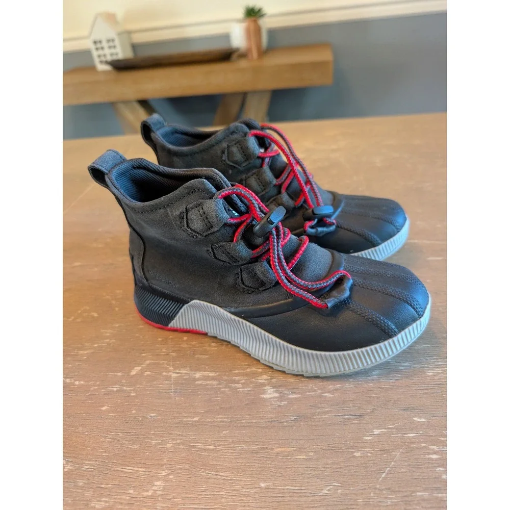 Sorel Kids Out N About Classic Waterproof Duck Boots Charcoal Red size 3 snow